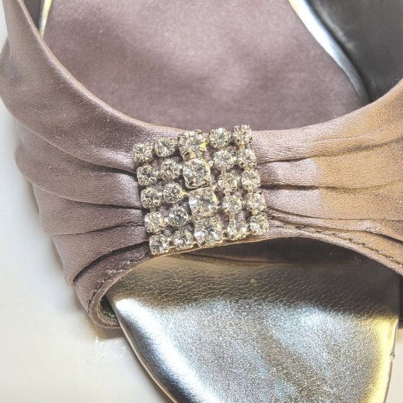 NINE WEST  SILVER Heels  SIZE 8 Satin  Stiletto - Picture 7 of 11